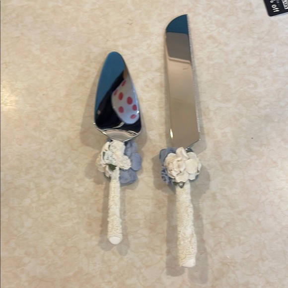 Elegant Blue and White Cake Serving Set - Picture 2 of 2